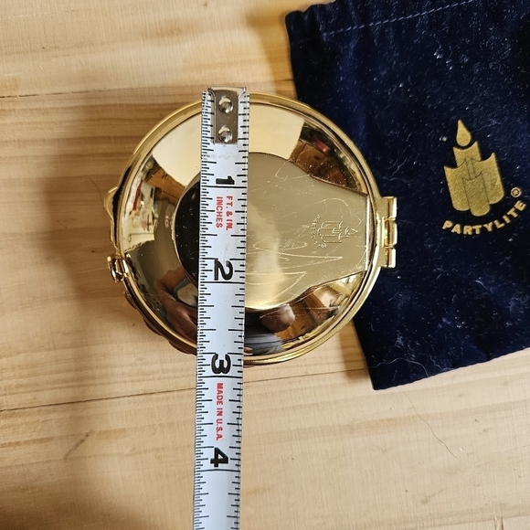 Gold-tone Partylite Clam Travel Tealight Holder Case - Picture 7 of 7